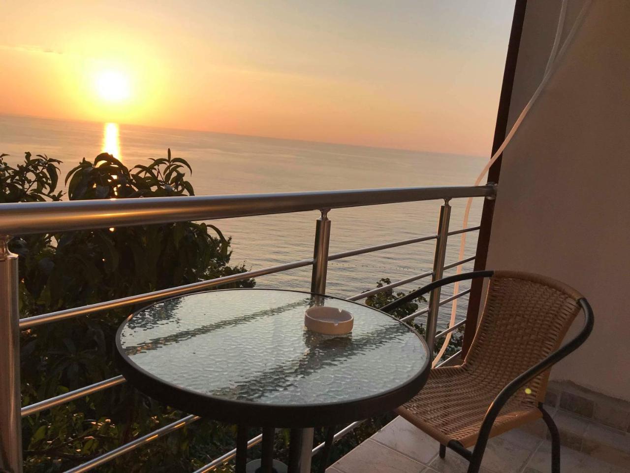 Albatross Kvariati Guest House Exterior foto
